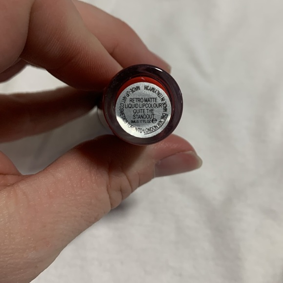 NO BOX- MAC Cosmetics Standout Lip Gloss - Picture 4 of 5